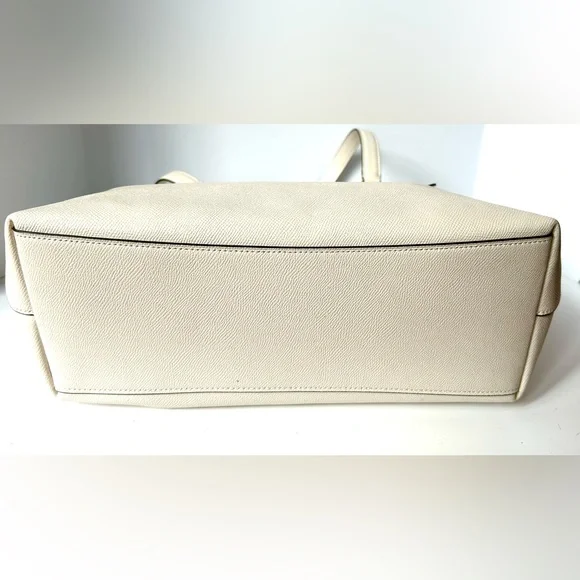 NWOT Coach Tote Pebbled Cream Leather Gold Hrdware Wonderful Mother’s Day Gift